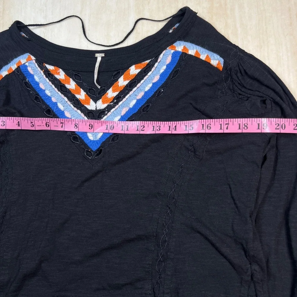 Free People Black Embroidered V Neck Long Sleeve Boho Cropped Top Shirt Size S